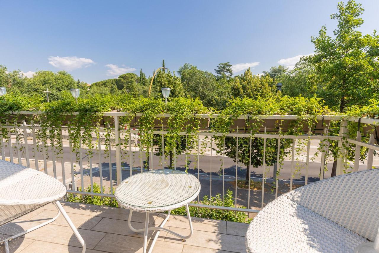 Crys: Apartments, Holiday, Business, Blu Verona Eksteriør billede