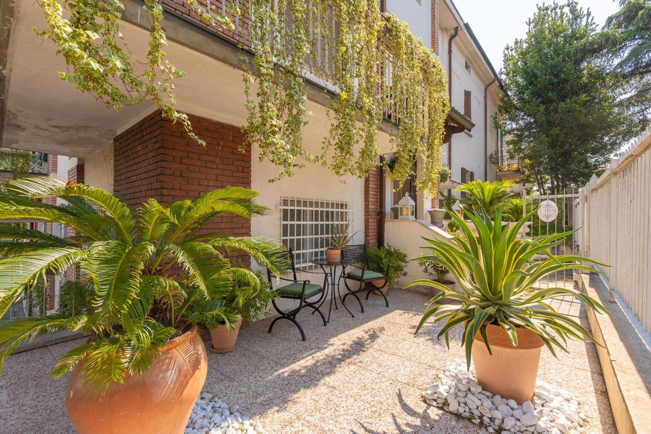 Crys: Apartments, Holiday, Business, Blu Verona Eksteriør billede